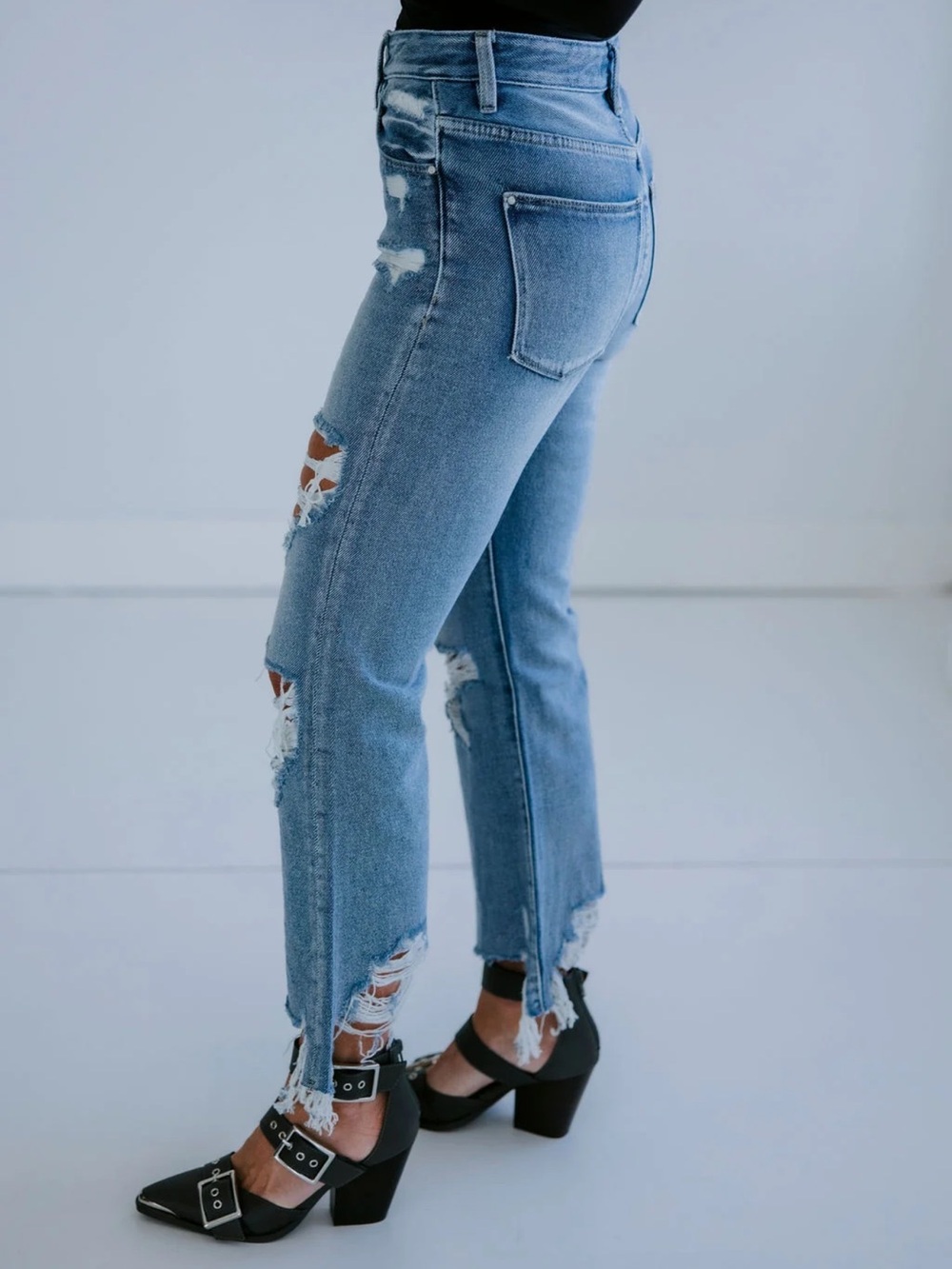 Petra Cropped Jeans size 11/29 Medium Blue Wash Distressed High Rise NWT - Picture 2 of 15